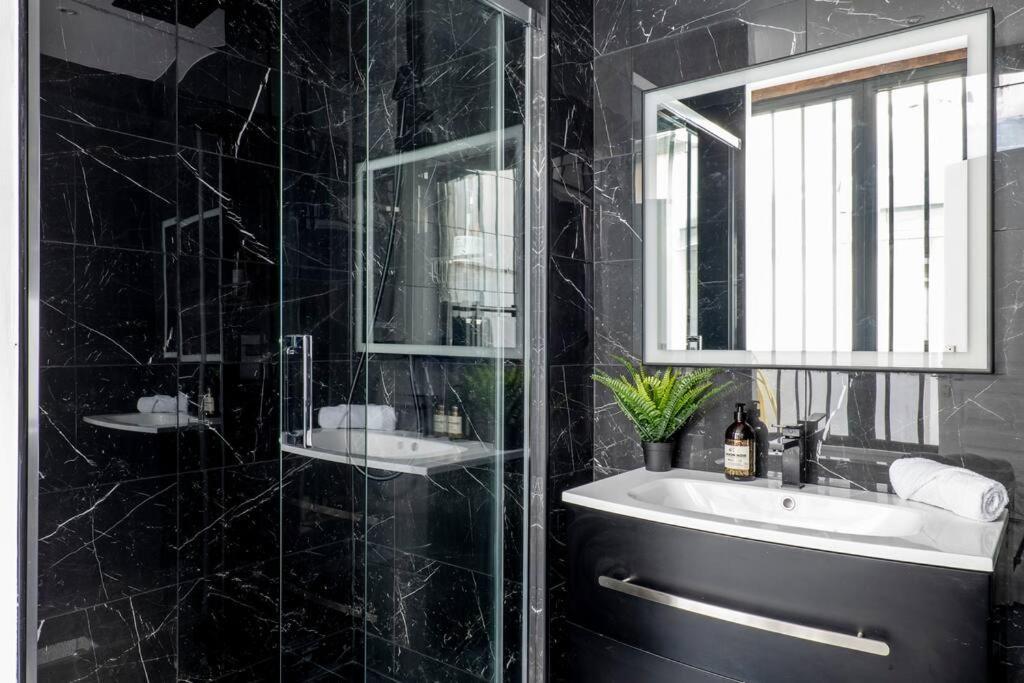 Gembnb Luxury Apartments - Residence Aqueduc Paris Exteriör bild